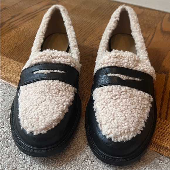 Ann Taylor Sherpa penny loafer. Pristine condition. Size 10 - Picture 10 of 10